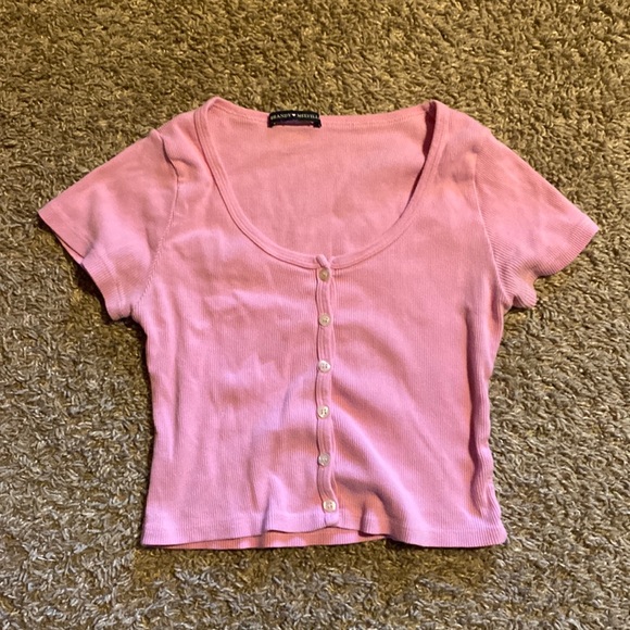 cute brandy top! 💗 - Picture 1 of 3